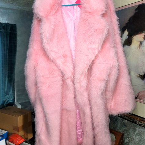 Jeremy Core, Pink Fur Jacket, Pink Faux Fur Coat, Fendi Pink, Pink Fur Coat, Faux Fur Hooded Coat, Twitter Posts, Fashion Moodboard, Funny Twitter