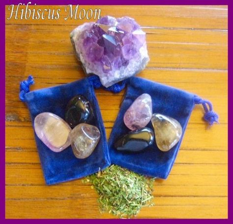 Car Protection Sachet, Crystals For Car Protection, Crystals For Traveling, Protecting Crystals, Crystals For Travel, Wiccan Crafts, Mojo Bags, Car Protection, Amethyst Tumbled