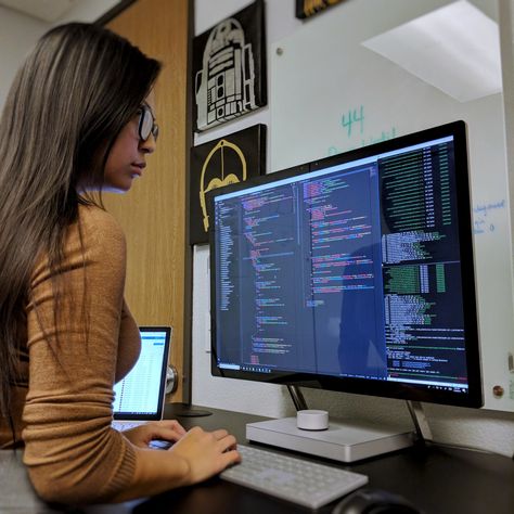 Three things I wish I knew before becoming a software developer Coder Girl, Job Inspiration, Tech Girl, Computer Coding, Computer Engineering, Smart Women, Smart Tech, Studying Inspo, Syntax