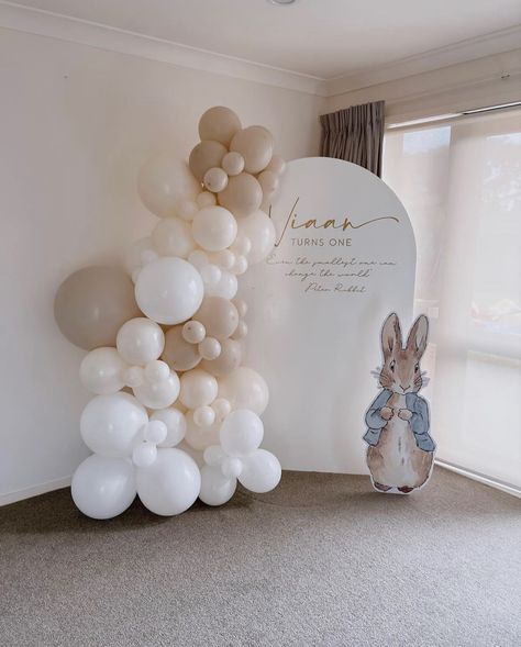 Bunny Backdrop Party Ideas, Bunny Party Backdrop, Some Bunny Is One Balloons, Peter Rabbit Baby Shower Balloons, Some Bunny Is One Backdrop, Bunny Birthday Backdrop, Peter Rabbit Balloon Garland, Rabbit Birthday Theme, Neutral First Birthday Party