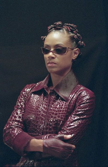 Jada Pinkett wears Bantu Knots Jada Pinkett Smith Matrix, Matrix Hairstyle, Smith Matrix, Matrix Fashion, Female Movie Characters, The Matrix Reloaded, The Matrix Movie, Matrix Reloaded, Bantu Knot