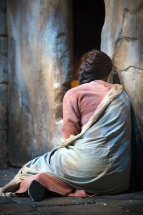 mary-weeping-outside-tomb Mary Of Bethany, Noter Dame, Jesus Tomb, Empty Tomb, Prophetic Art, Bible Pictures, Pictures Of Jesus Christ, Mary Magdalene, Christian Pictures