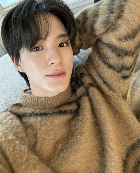 nct jeno icons selca bubble update ^^ Lee Jeno Selfie, Putao, We Movie, Boyfriend Material, Nct 127, Nct Dream, Photo Cards, Boy Groups, Nct