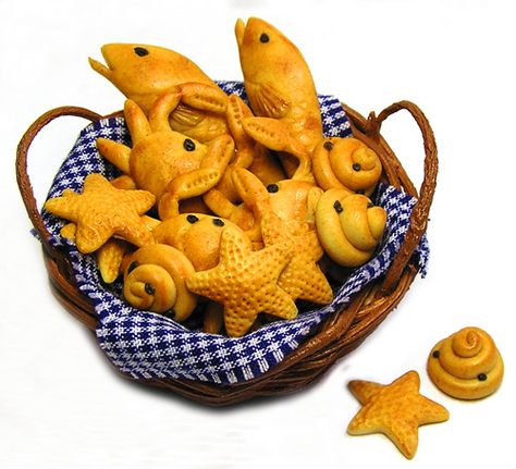 Sea creature bread Animal Shaped Foods, Fish Breading, Fairy Tea Parties, Fish Bread, Food Shapes, Bread Shaping, Bread Art, Sea Birthday Party, Dollhouse Food