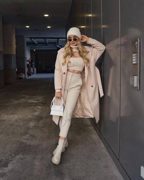 PAULINA KURKA | Frankfurt on Instagram: “Happy Sunday. 🐝 Which one do you like more 1 or 2? Coat: @topshop Pants: @zara Knit: @zara Boots: @stradivarius Hat: @zara man” Nude Combat Boots Outfit, Beige Combat Boots Outfit, Beige Boots Outfit, Bag Jacquemus, Combat Boot Outfit, Outfit Botas, Street Style Fall Winter, Nude Outfits, Look Zara