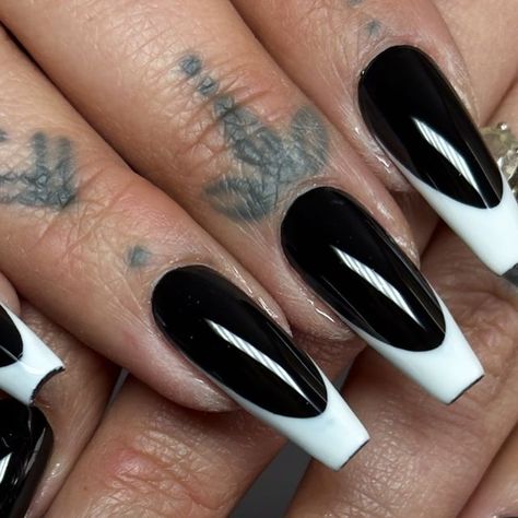 Black Nails With White French, Acrylic Nails White And Black, Black Nails With White French Tip, Black Nails White Tips, Nails French Black And White, Black Nails With White Tips, Black White French Nails, Metallica Nails, Black And White French Nails