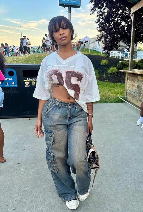 State Fair Outfit Ideas Black Women, Bowling Outfit Black Women, Astros Game Outfit Women, Boyfriend Jeans Outfit Black Women, Fair Outfits Black Women, Dj Fits, Summer Concert Outfits Black Women, Ahs Fashion, Kehlani Concert