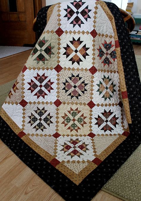 Cross and Crown Quilt Crown Quilt Pattern, Colchas Quilting, Quilting Methods, Bear Paw Quilt, Quilts Decor, Sampler Quilts, Country Quilts, Traditional Quilts, Quilted Table