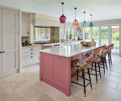 Gloomy Kitchen, Pink Retro Kitchen, Retro Pink Kitchens, Beach House Interior Design, Kitchen Transformation, Custom Kitchens, Pink Kitchen, Bespoke Kitchens, Kitchen Collection