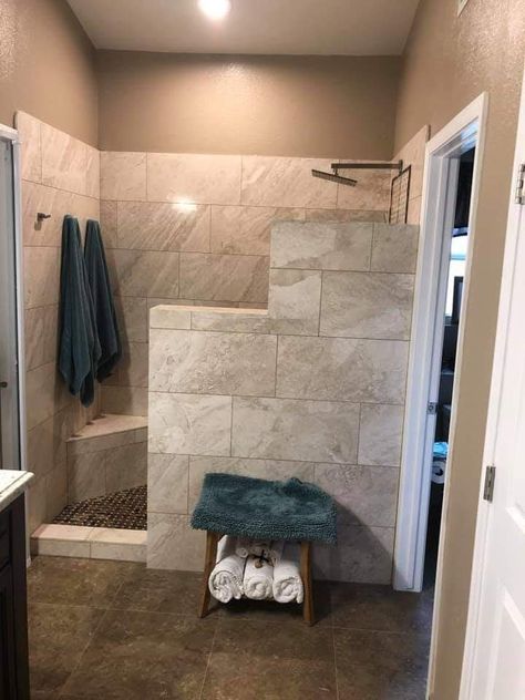 Maximizing Small Spaces, Accessible Bathroom Design, Tiny Bathroom Ideas, Bathroom Big, Casa Clean, Full Bathroom Remodel, Bathroom Remodel Pictures, Bathroom Farmhouse Style, Small Bathroom Makeover