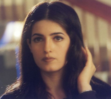 Twinkle Khanna 90s, Bollywood Retro, Bollywood Glamour, Twinkle Khanna, Cute Images For Wallpaper, Katrina Kaif Photo, Kristen Stewart Style, 90s Bollywood, Casual Indian Fashion