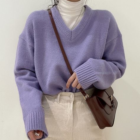 Outfits With White Turtle Neck Layered, Winter Clothes Aesthetic, Purple Sweater Outfit, Layering Outfits Fall, Knit Sweater Outfit, Winter Sweater Outfits, Purple Outfits, Clothes Aesthetic, Easy Trendy Outfits