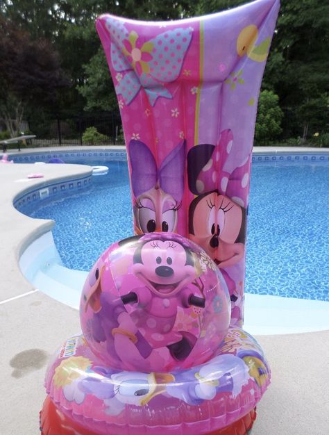 Minnie Mouse Pool Party Ideas, Pool Party Games For Kids, Minnie Mouse Pool Party, Pool Party Ideas For Kids, Kids Pool Party Ideas, Minnie Mouse Luau, Girls Pool Party, Minnie Boutique, Pool Floats For Kids