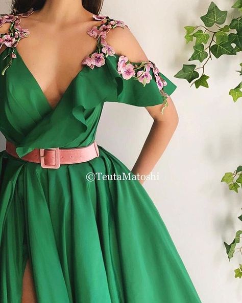 Fashion Designer | Illustrator (@elkana_design) • Instagram photos and videos Green Forest Dress, Forest Dress, Teuta Matoshi, Flower Prom Dress, Evening Party Gowns, Floral Gown, Taffeta Dress, Elegante Casual, فستان سهرة