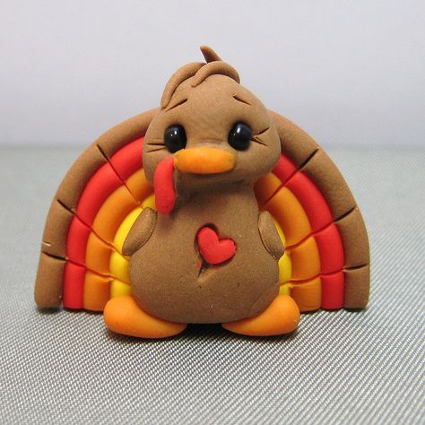 turkey pin by Clayin' Around, via Flickr Clay Turkey, Halloween Clay, Polymer Clay Figures, Crafts Halloween, Christmas Clay, Polymer Clay Sculptures, Clay Baby, Polymer Clay Animals, Clay Figurine