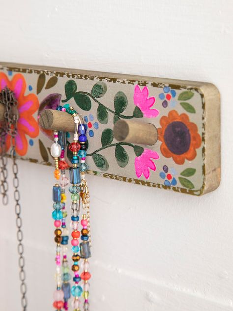 Bohemian Storage Ideas, Natural Life Bathroom, Colorful Entryway, Wooden Shelf Design, Wall Hook Rack, Folk Flowers, Wooden Wall Hooks, Boho Shower Curtain, Hanging Necklaces