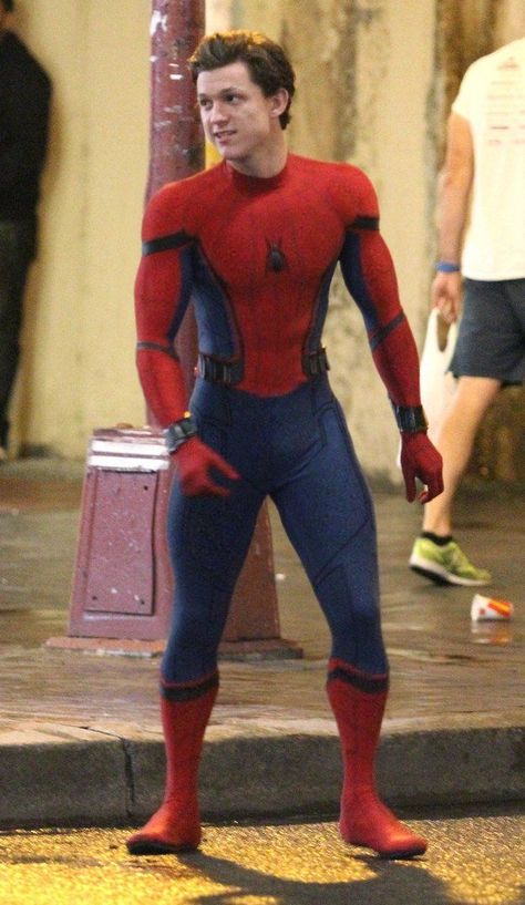 Tom Holland Abs, Parker Spiderman, Spiderman Costume, Tom Holland Imagines, Spiderman Cosplay, Tom Holland Peter Parker, Tom Holland Spiderman, Tommy Boy, Men's Toms