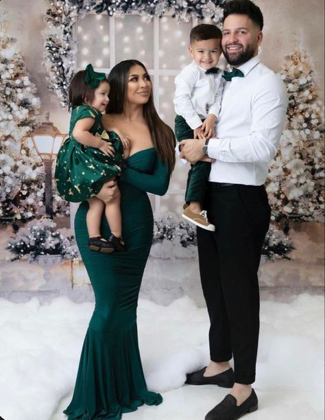 Family Christmas Outfit Ideas, Glam Family Photoshoot, Christmas Outfits Family, Christmas Outfit Family, Outfit 2000, 2000 Outfit, Barbiecore Outfit, Family Christmas Pictures Outfits, Fairycore Outfit