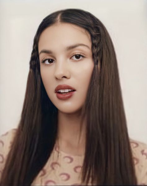 Olivia Rodrigo Straight Hair, Olivia Rodrigo Ponytail, Oliva Rodrigo Photoshoot, Olivia Rodrigo Hairstyles, Olivia Rodrigo Reference Photo, Olivia Rodrigo Braid Hairstyle, Olivia + Core + Aesthetic, Celebrity Skin, Mexican Girl