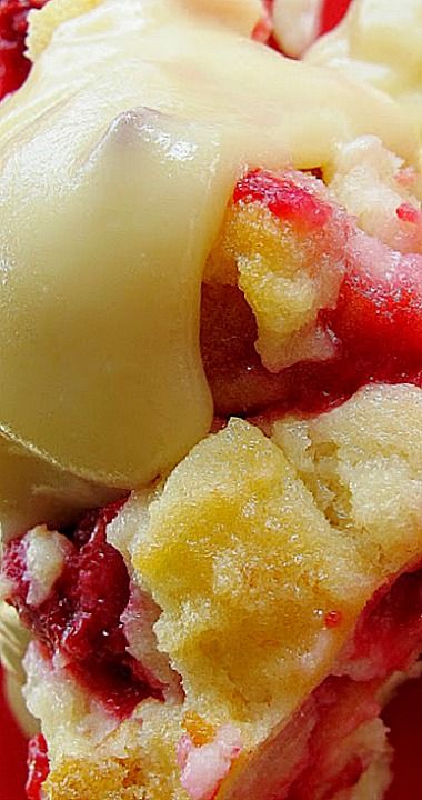 Berry Bread Pudding Recipe, Raspberry Dream Dessert, Raspberry Pudding Cake, Crescent Roll Bread, Raspberry Bread Pudding, Berry Bread Pudding, Raspberry Bread, Sweet Potato Pudding, Fabulous Desserts