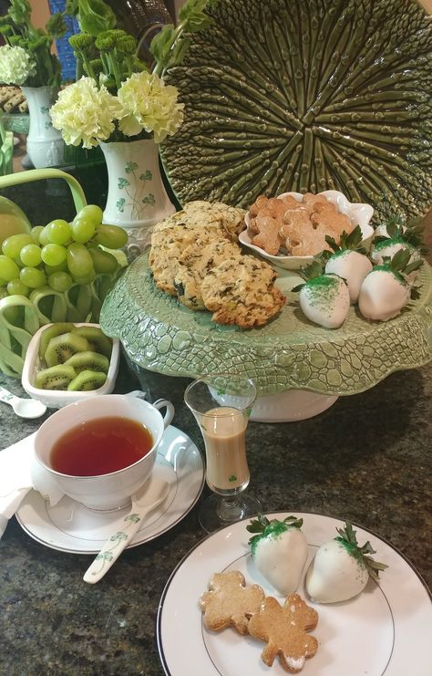 Throw an Irish tea party, complete with cheddar scones, basil and pistachio cookies and shamrock cookies, to celebrate St. Patrick's Day this year. Irish Tea Party, Tea Party Recipes, Dubliner Cheese, Cheddar Scones, White Chocolate Covered Strawberries, Irish Cheddar, Irish Tea, Irish Drinks, Shamrock Cookies