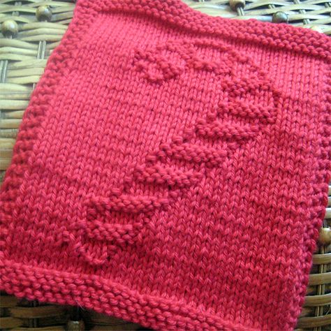 Free Knitting Pattern for Easy Candy Cane Dishcloth Knitting Dishcloth, Holiday Knitting Patterns, Motifs Afghans, Christmas Knitting Projects, Knitted Dishcloth Patterns Free, Knit Dishcloth Pattern, Knitted Washcloth Patterns, Dishcloth Patterns Free, Christmas Knitting Patterns Free