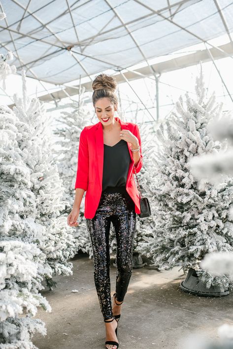 Sequins Pants Outfit, Xmas Party Outfits, Sequin Leggings, Christmas Outfits Women, Christmas Party Outfit, Sequin Outfit, Sequin Pants, Christmas Party Outfits, Outfit Chic