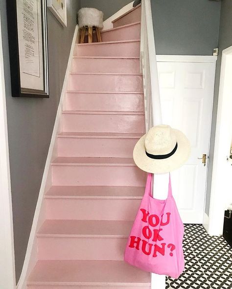 Pinky 🌸 - After months of trying to decide what carpet runner we wanted, I decided to use pink furniture paint to just finish off the… Maximalist Victorian, Paint Stairs, Pink Hallway, Pink Furniture, Hallway Inspiration, Red Carpet Runner, Hallway Stairs, Stairs Ideas, Stair Landing