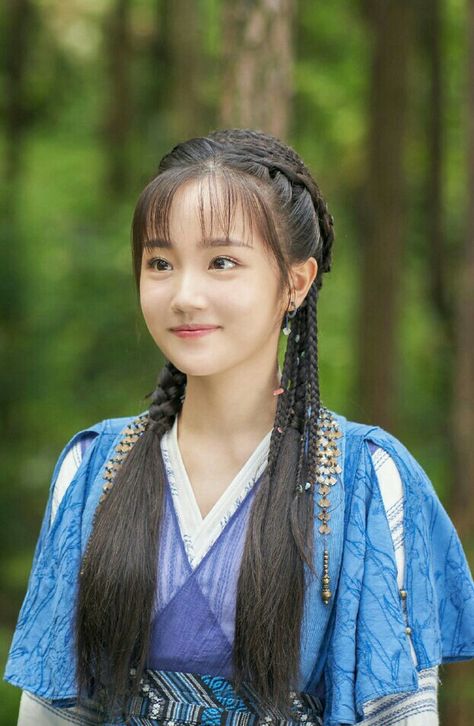 Ancient Princess, Korean Princess, Hanfu Hairstyles, Hair Style Korea, Hair Flow, Ethnic Hairstyles, Coat Trends, Chinese Hairstyle, Hairdo For Long Hair