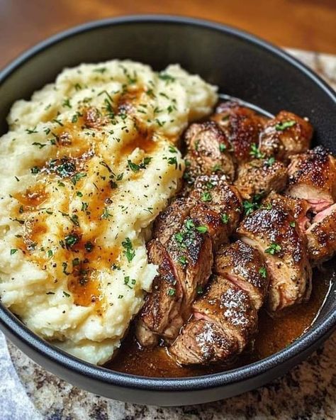 Mini Crockpot Recipes, Parmesan Mashed Potatoes, Slow Cooker Steak, Recipes Slow Cooker, Crockpot Recipes Beef Stew, Garlic Butter Steak, Crockpot Recipes Beef, Garlic Butter Sauce, Twice Baked Potatoes