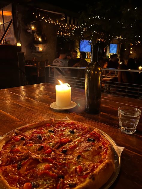 Candles, candle light dinner, pizza, wine, italy vibes, toronto, night out, girls night, date night, cozy vibes Christmas Wine Night, Candle Light Dinner Aesthetic, Pizza Date Aesthetic, Pizza Date Night, Dinner Date Aesthetic, Dinner Pizza, Pizza Date, Ny Pizza, Italy Vibes