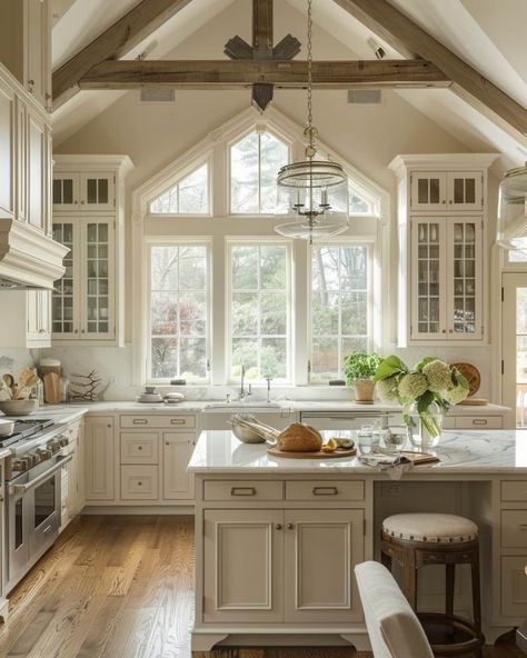 50 Old Farmhouse Kitchen Ideas - Home Soils Big Country Kitchen, Luxury Farmhouse Interior, Old Farmhouse Kitchen Ideas, Farmhouse Home Interior, French Country Kitchen Cabinets, French Country Kitchen Ideas, Farmhouse Cottage Kitchen, Classic Farmhouse Kitchen, Ranch Home Remodel