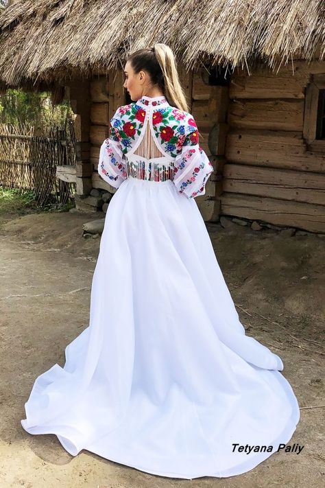 Civil Dress, Mom Daughter Matching Dresses, Ukrainian Wedding, Long Blouse Designs, Fashion Traditional, Boda Mexicana, Ukrainian Embroidery, Afghan Clothes, Royal Dresses