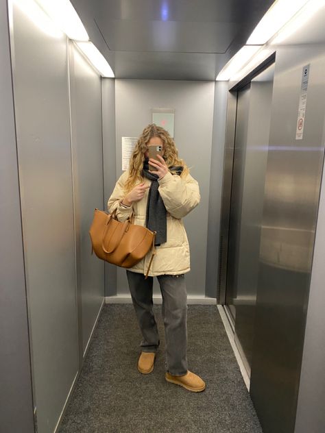 #fashion #outfits #ootd #winteroutfit #winteroutfitideas #uggs #polene Polene Numero Dix Bag, Polene Bag Outfit, Polene Bag, 2024 Goals, Dream Bag, Bag Outfit, Winter 23, Mirror Pic, Outfit Winter