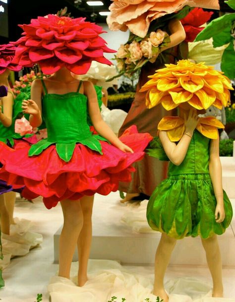 Carnaval vestida de flor Flower Costumes, Costume Fleur, Costume Carnaval, Flower Costume, Wonderland Costumes, Diy Kostüm, Theatre Costumes, Fairy Costume, Carnival Costumes