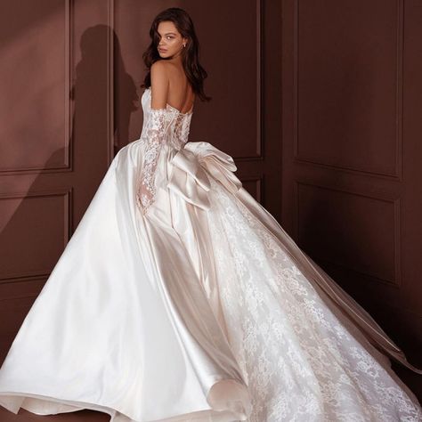 Sexy Strapless Backless Bride Robe Classic Lace Bow Wedding Dress Graceful Satin Ball Gown Long Pnina Tornai Ball Gown, Pnina Tornai Wedding Dress, Bow Wedding Dress, Couture Bridal Gowns, Pnina Tornai, Kleinfeld Bridal, Pretty Wedding Dresses, Fancy Wedding Dresses, Dream Wedding Ideas Dresses