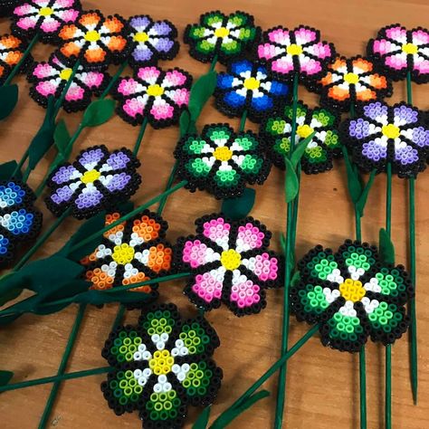 Hama Beads Flower, Pyssla Pattern, 3d Pyssla, Perler Beads Art, Pyssla Ideas, Hamma Beads Ideas, Pearl Beads Pattern, Easy Perler Beads Ideas, 3d Perler Bead