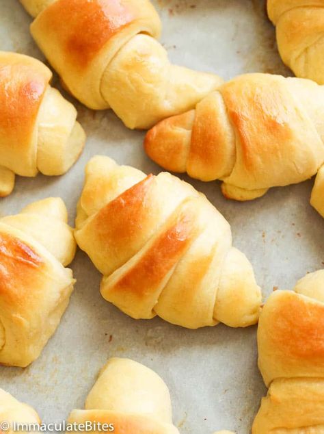 Basic Bread Recipe, Homemade Crescent Rolls, Sweet Dinner Rolls, Rolls Easy, Mixer Recipes, Flat Breads, Vegan Holiday, Crescent Roll Recipes, Dinner Rolls Recipe