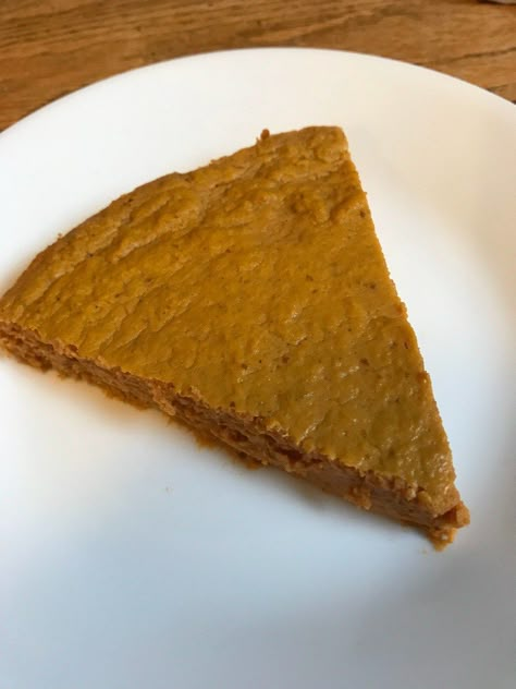 This Weight Watchers Crustless Pumpkin Pie is just 4 smart points for the WHOLE pie. Enjoy all the pumpkin pie flavors you love, guilt free. Crustless Pumpkin Pie Recipe, Crustless Pie, Ww Deserts, Low Calorie Pumpkin, Weight Watchers Pumpkin, Super Low Calorie, Ww Freestyle Recipes, Weight Watchers Dessert, Crustless Pumpkin Pie