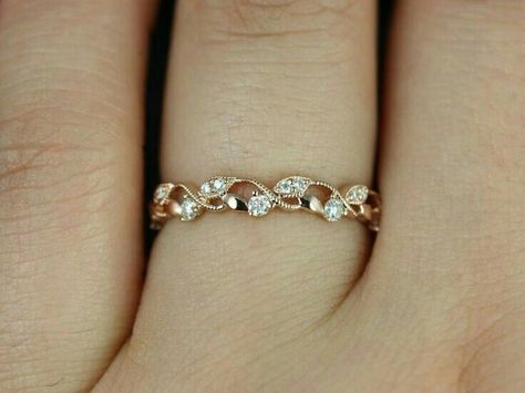 Pinterest: ashliwankhanobi ❀ Simple Engagement Rings, Infinity Ring, Pretty Rings, Gold Wedding Rings, Put A Ring On It, Ring Ideas, Rings Simple, Purple Wedding, Gold Engagement