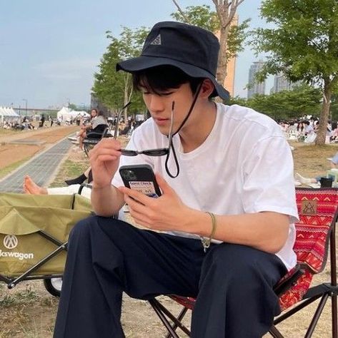 The transfer came as expected. I love it it’s great. I love it the people love it and it presses great on the t shirts Korean Hat, Trendy Hat, Male Fashion, Fashion Korean, Bucket Hats, Korean Men, I Love It, Pants Outfit, Love It