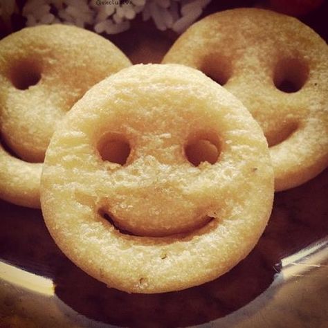 Potato Smile ㋡ Potato Smiles, Smile Potato, Yummy Comfort Food, Flower Stencil, Onion Rings, Comfort Food, Potato, Ethnic Recipes, Quick Saves