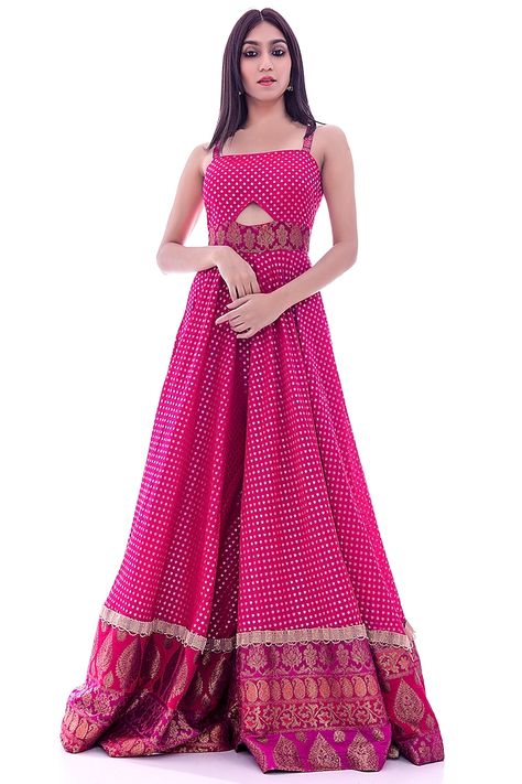 Magenta Embellished Jumpsuit Design by Pooja Rajpal Jaggi at Pernia's Pop Up Shop 2022 Pink Brocade, Embellished Jumpsuit, Trendy Outfits Indian, Long Gown Design, Anarkali Dress Pattern, Indian Dresses Traditional, Traditional Indian Outfits, Indian Gowns Dresses, Trendy Dress Outfits