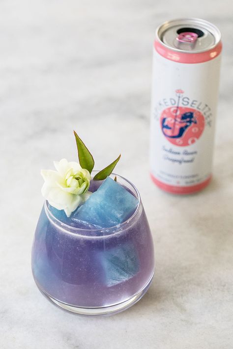 A twist on the classic Paloma. Using butterfly pea flower and spiked seltzer, we created a mermaid inspired cocktail. The color changes with pH balance and creates a magical color and must try cocktail! #Cocktail #SpikedSeltzer #Paloma #Tequila #ButterflyPeaFlower #Blue #Purple #Mermaid Apple Cider Punch Recipes, Halloween Punch For Kids, Bartending Ideas, Blueberry Martini, Recipes For Halloween, Mermaid Cocktail, Apple Cider Punch, Flower Ice Cubes, White Claw Hard Seltzer