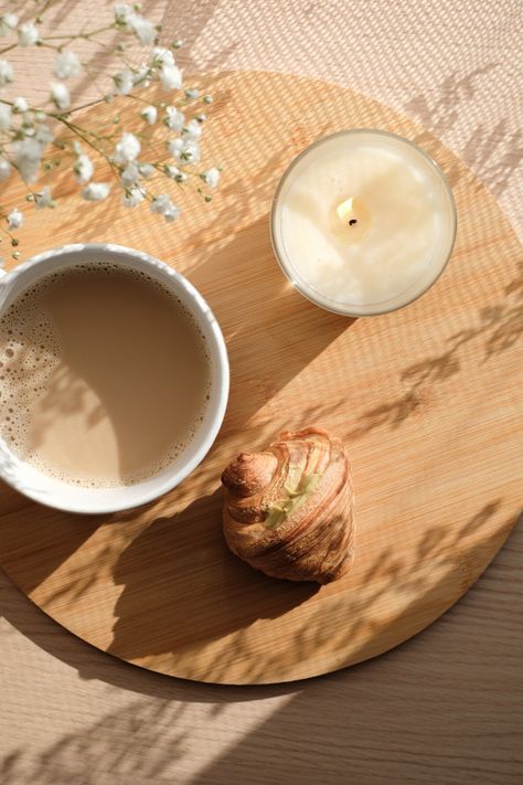 Coffee candle brioche Coffee Candle Aesthetic, Morning Candle, Candle Photoshoot, Slow Morning, Candles Photography, Coffee Candle, Candle Aesthetic, Future Lifestyle, Aesthetic Pics