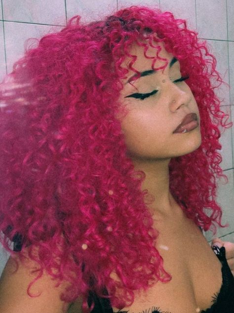 Pink Coily Hair, Pink Curly Hair Black Women, Red Pink Hair Color, Hot Pink Curly Hair, Deep Pink Hair, Lola Wilde, Curly Pink Hair, Pink Curly Hair, Pink Afro