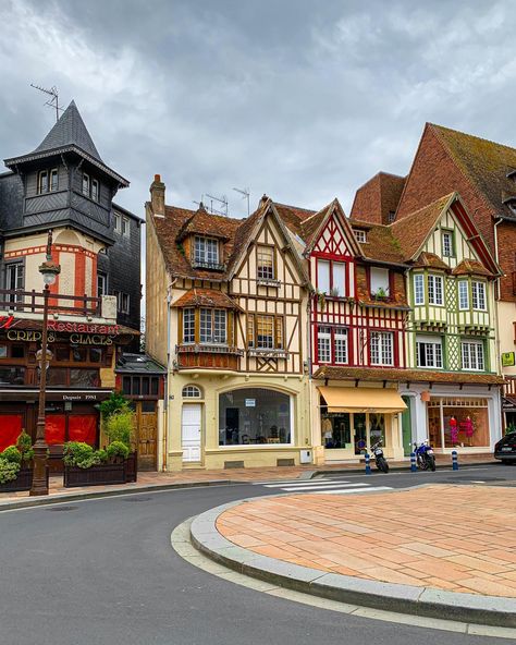 Steven Van der Hulst | travel - city & village - photography | Look at this fantastic architecture in Deauville, Normandy 🇫🇷 Make sure you save this post 😉 #france #normandie #normandy #deauville… | Instagram Deauville France, Semester At Sea, France Aesthetic, Village Photography, Animals Flowers, Normandy France, Photos Of Nature, Euro Summer, Beautiful Photos Of Nature