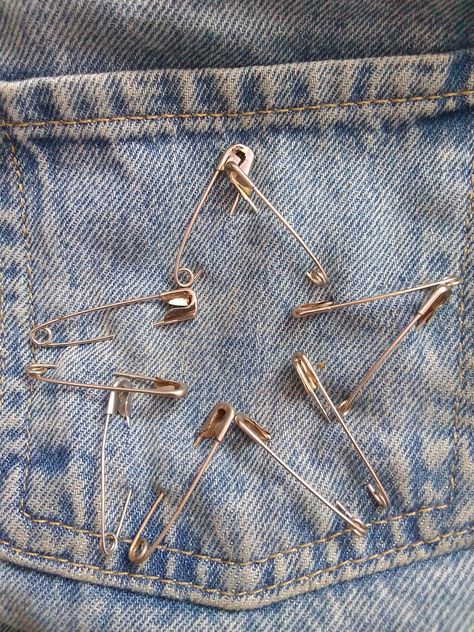 Safety Pin Heart Shirt, Shirt Safety Pins, Pants With Safety Pins, Safety Pin Jeans Diy, Safety Pin Fashion Diy, Safety Pins Fashion Clothes, Shirt With Safety Pins, Safety Pin Jeans, Safety Pin Tattoo