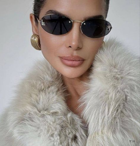 Fendi Sunglasses Women, Sunglasses Fendi, Fendi Glasses, Classy Glasses, Fendi Eyewear, Fendi Women, Sunglasses Outfit, Protective Eyewear, Designer Frames