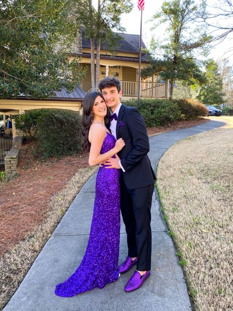 Purple Couple Prom Outfits, Matching Prom Couples Purple, Purple Prom Looks Couple, Dark Purple Hoco Couple, Dark Purple Prom Dress Aesthetic, Purple Prom Dress With Date, Purple Prom Tux, Purple Prom Outfits, Purple Couple Outfits